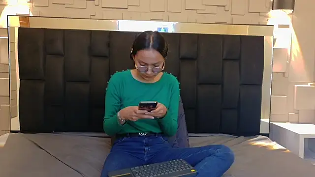 Snapshot of katalina07_1 chatting on November 7, 3:01 pm katalina07 1 online show from November 7, 3:01 pm