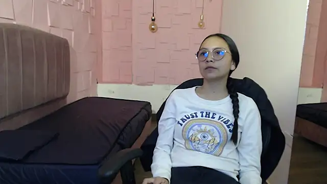 Snapshot of katalina07_1 chatting on December 4, 1:42 pm katalina07 1 online show from December 4, 1:42 pm