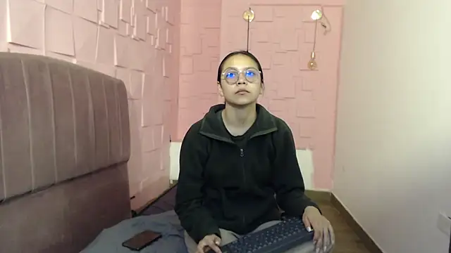 Snapshot of katalina07_1 chatting on December 5, 2:36 pm katalina07 1 online show from December 5, 2:36 pm