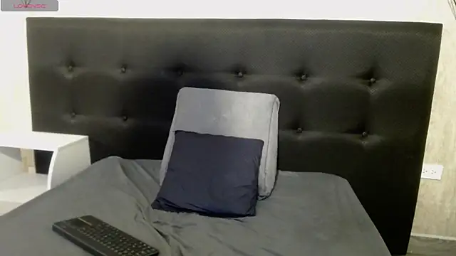 Snapshot of katalina07_1 chatting on December 13, 7:53 pm katalina07 1 online show from December 13, 7:53 pm