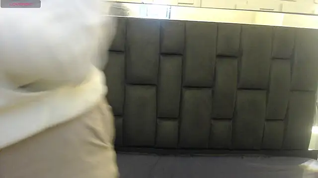 Snapshot of katalina07_1 chatting on December 18, 2:23 pm katalina07 1 online show from December 18, 2:23 pm