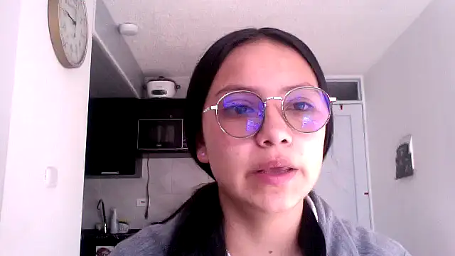 Snapshot of katalina07_1 chatting on January 7, 1:57 pm katalina07 1 online show from January 7, 1:57 pm