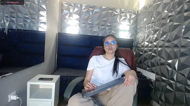 Snapshot of katalina07_1 chatting on February 11, 5:18 pm katalina07 1 online show from February 11, 5:18 pm