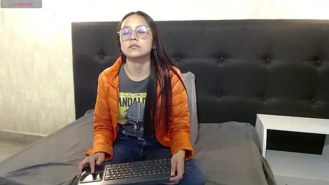 Snapshot of katalina07_1 chatting on February 21, 10:22 pm katalina07 1 online show from February 21, 10:22 pm