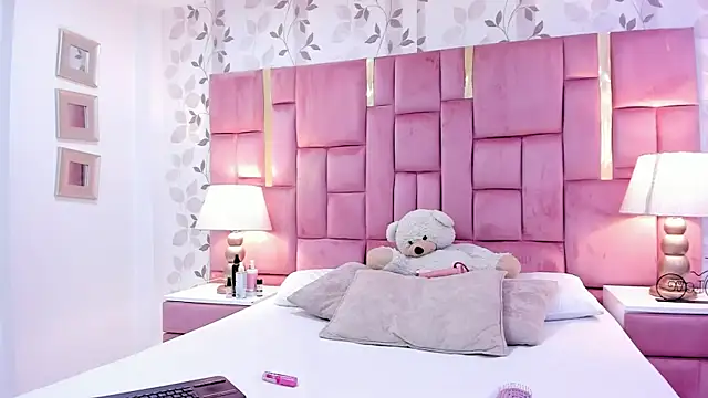 GabyMoreau online show from March 26, 8:25 pm