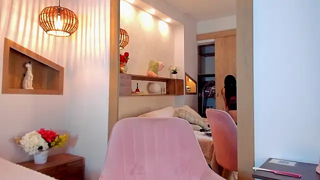 Emilly Beaumont online show from January 7, 1:13 pm