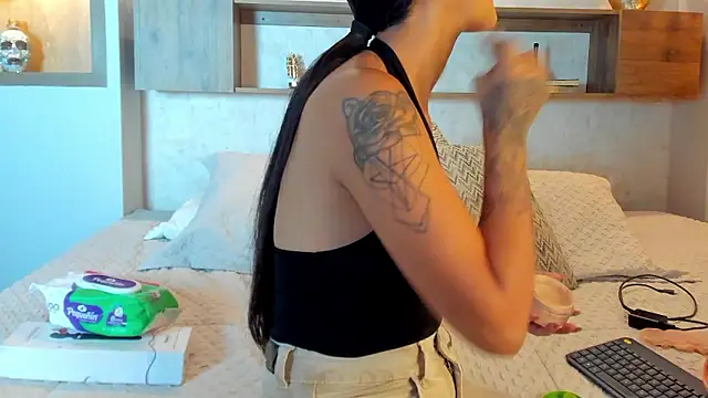 Emilly Beaumont online show from January 8, 11:45 am