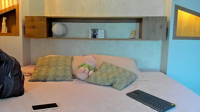 Emilly Beaumont online show from April 14, 12:22 pm