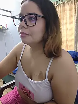Snapshot of saenz_eymi chatting on June 22, 3:53 pm saenz eymi online show from June 22, 3:53 pm
