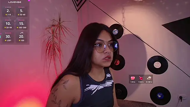 Lilith and Khloe online show from October 2, 11:17 am