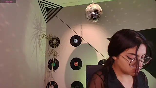 Lilith and Khloe online show from October 19, 11:22 am