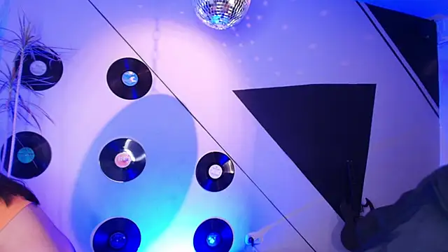 Lilith and Khloe online show from November 29, 11:24 am