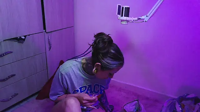 vainilla doll online show from April 7, 2:45 am