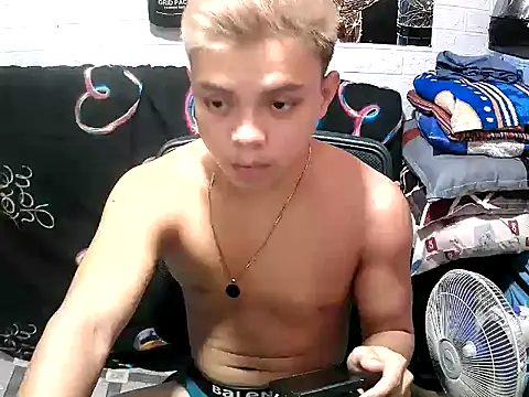 Snapshot of Pinoy_slutcummer69 chatting on June 18, 2:34 am Pinoy slutcummer69 online show from June 18, 2:34 am