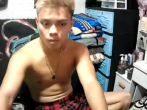 Snapshot of Pinoy_slutcummer69 chatting on June 18, 9:14 am Pinoy slutcummer69 online show from June 18, 9:14 am