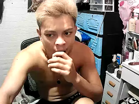 Snapshot of Pinoy_slutcummer69 chatting on June 25, 8:19 am Pinoy slutcummer69 online show from June 25, 8:19 am