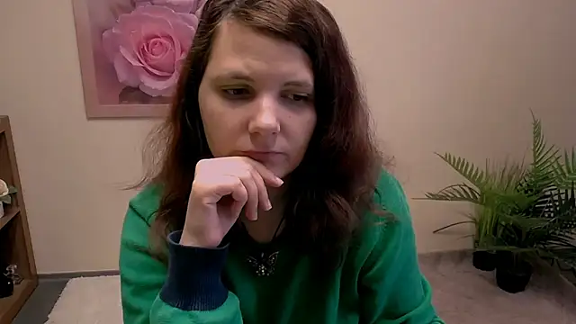 Snapshot of TwoBigSuns chatting on June 3, 7:44 am TwoBigSuns online show from June 3, 7:44 am