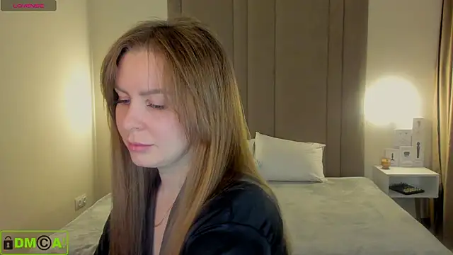 MikaBloom online show from December 3, 1:57 am