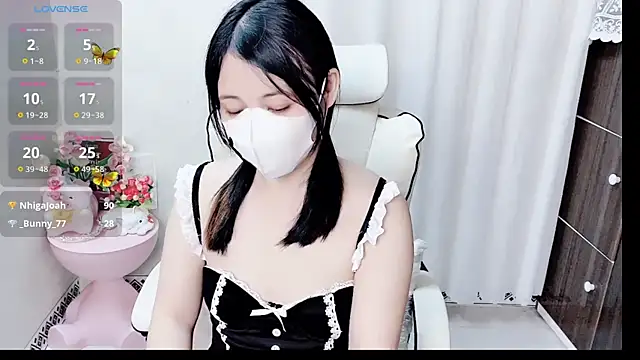 Snapshot of phuongnhi_ chatting on April 25, 1:41 pm phuongnhi online show from April 25, 1:41 pm