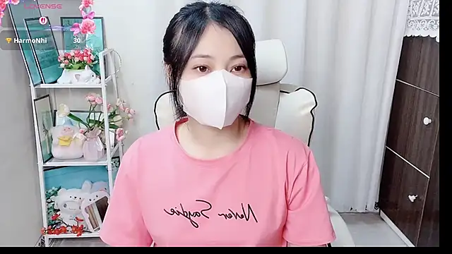phuongnhi  online show from June 14, 11:45 am