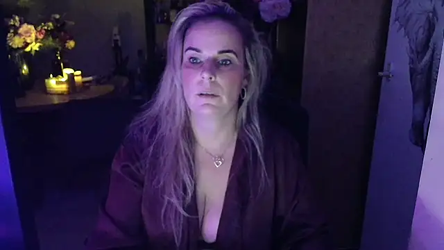 Mrs-Aurora online show from February 1, 9:57 pm