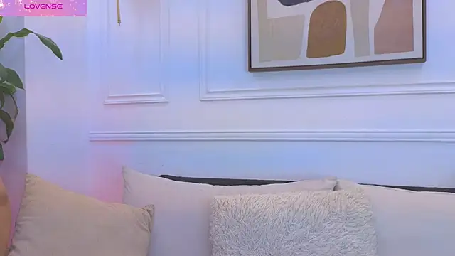 Daisy Price online show from February 25, 11:20 am