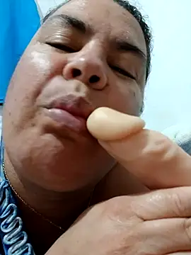 yaneth  online show from December 15, 11:20 pm