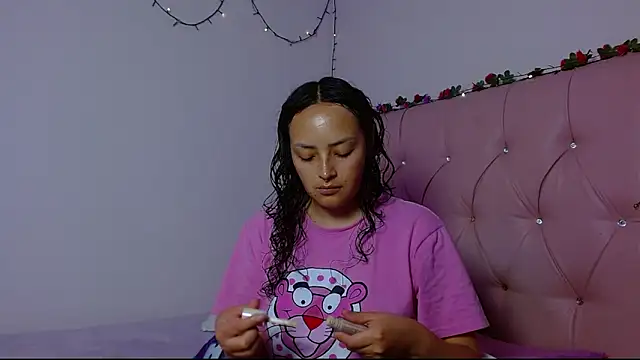 Snapshot of manumeow1 chatting on December 4, 10:18 pm manumeow1 online show from December 4, 10:18 pm