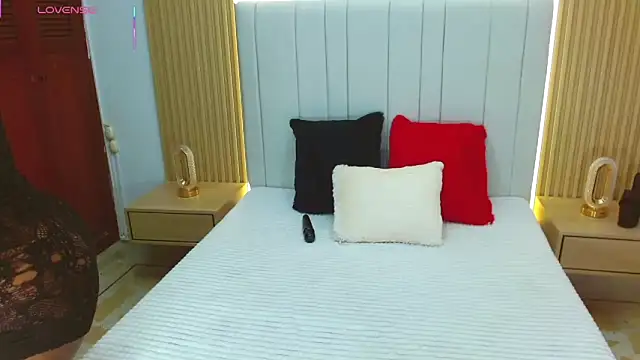 WildScarlet online show from October 20, 1:11 pm