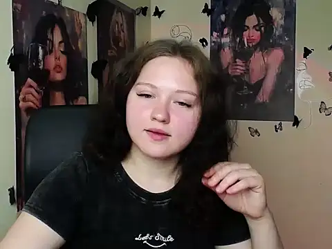 Snapshot of LadyAlice_ chatting on June 4, 6:19 am LadyAlice online show from June 4, 6:19 am