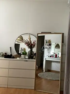 Snapshot of chloedlm5 chatting on January 8, 9:55 am chloedlm5 online show from January 8, 9:55 am