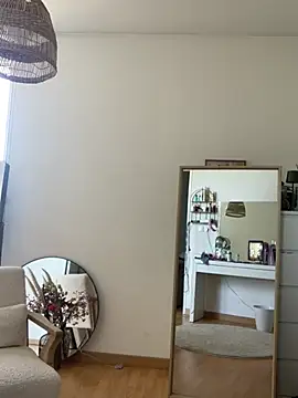 Snapshot of chloedlm5 chatting on February 25, 10:14 am chloedlm5 online show from February 25, 10:14 am