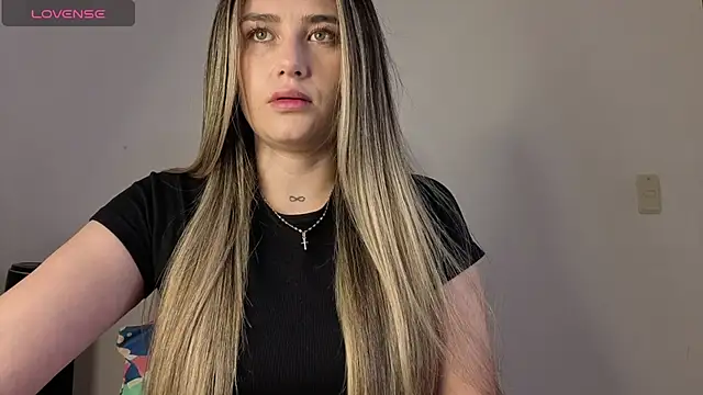 Veronika  Winslow  online show from November 18, 5:56 am