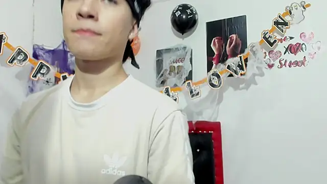 Snapshot of Thiago_Divine_ chatting on October 18, 9:04 pm Thiago Divine  online show from October 18, 9:04 pm