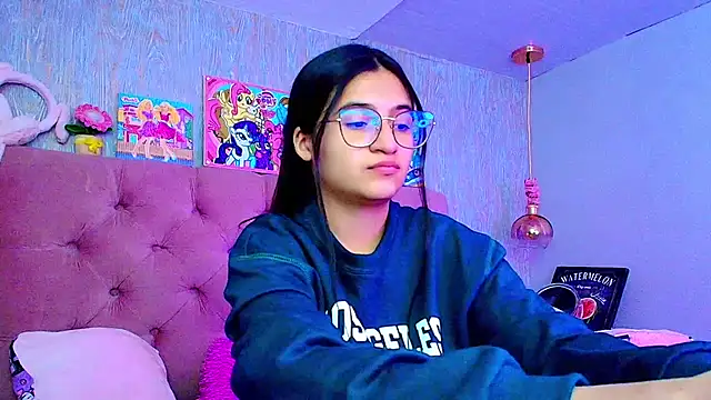 laurenelove online show from January 19, 3:32 am