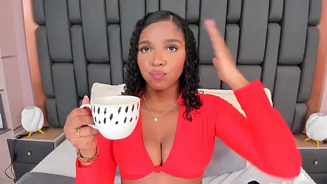 LisaMendez online show from October 31, 4:02 am