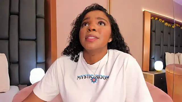 LisaMendez online show from December 19, 10:50 pm