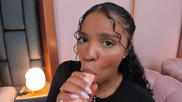 LisaMendez online show from March 13, 11:55 pm