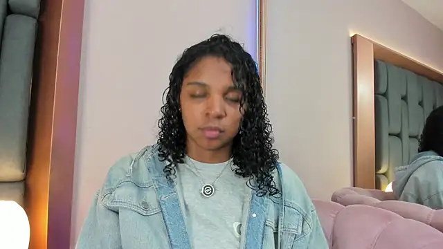 LisaMendez online show from April 3, 3:59 am