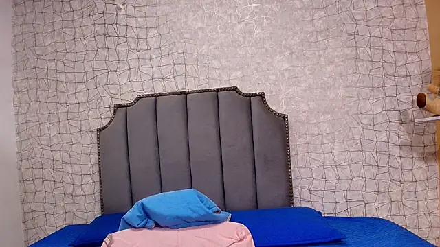 chloe leroy  online show from September 13, 11:54 am