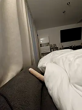 SexyJulia21 online show from April 13, 6:41 am