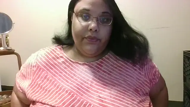 Snapshot of SexyBBW10790 chatting on October 25, 11:10 pm SexyBBW10790 online show from October 25, 11:10 pm