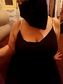 Snapshot of mayakhalyfaa chatting on September 20, 12:55 am mayakhalyfaa online show from September 20, 12:55 am