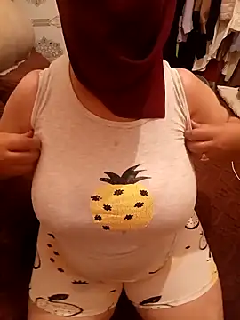 Snapshot of mayakhalyfaa chatting on September 28, 10:53 am mayakhalyfaa online show from September 28, 10:53 am