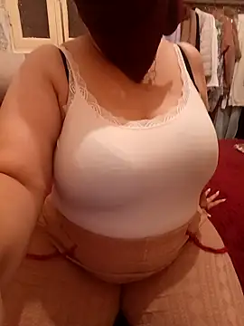 Snapshot of mayakhalyfaa chatting on October 13, 7:36 pm mayakhalyfaa online show from October 13, 7:36 pm