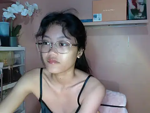 Snapshot of skinny_gracie chatting on September 19, 2:46 am skinny gracie online show from September 19, 2:46 am