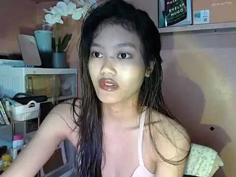 Snapshot of skinny_gracie chatting on October 7, 2:20 am skinny gracie online show from October 7, 2:20 am