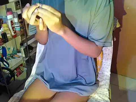 Snapshot of skinny_gracie chatting on October 12, 3:05 am skinny gracie online show from October 12, 3:05 am