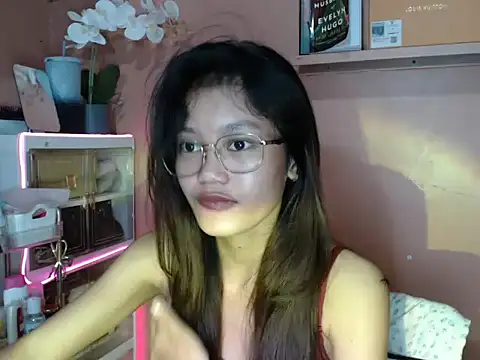 Snapshot of skinny_gracie chatting on October 15, 8:47 am skinny gracie online show from October 15, 8:47 am