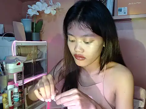 Snapshot of skinny_gracie chatting on October 16, 8:32 pm skinny gracie online show from October 16, 8:32 pm